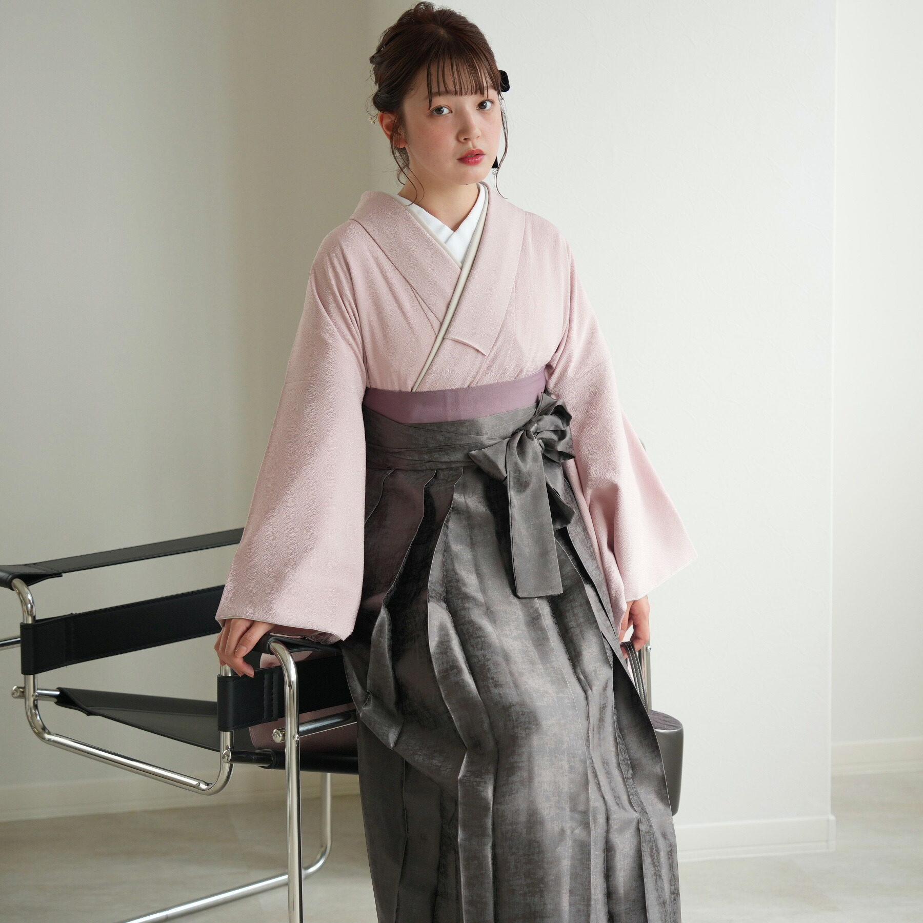 【レンタル】 卒業式 袴 レンタル 袴セット 17点セット 色無地 ちりめん 着物 utatane 袴91cm（身長153-158cm） 袴セット レンタル 卒業式 無地 大学生 ピンク 女性 グレージュ モード ブラウン メタリック 箔加工調 シンプル 記念撮影 専門学校 往復送料無料｜ひよこ商店