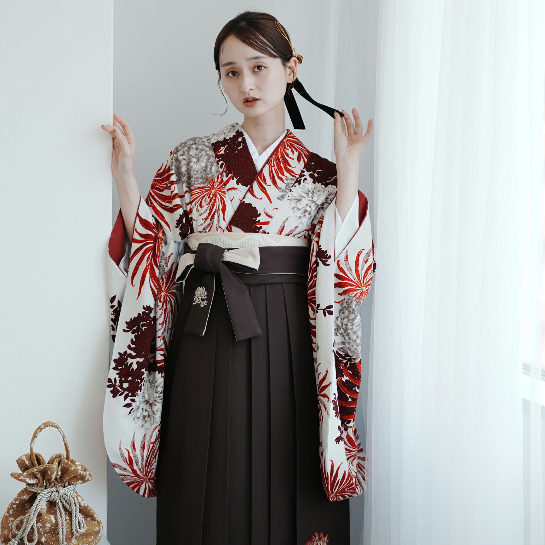 【レンタル】【玉城ティナ&times;紅一点 袴 17点セット 乱菊・赤 日本製】二尺袖着物 はかま フルセット 卒業式 大学生 専門学生 レディース 女性 足袋プレゼント 重ね衿縫い付済 往復送料無料｜ひよこ商店