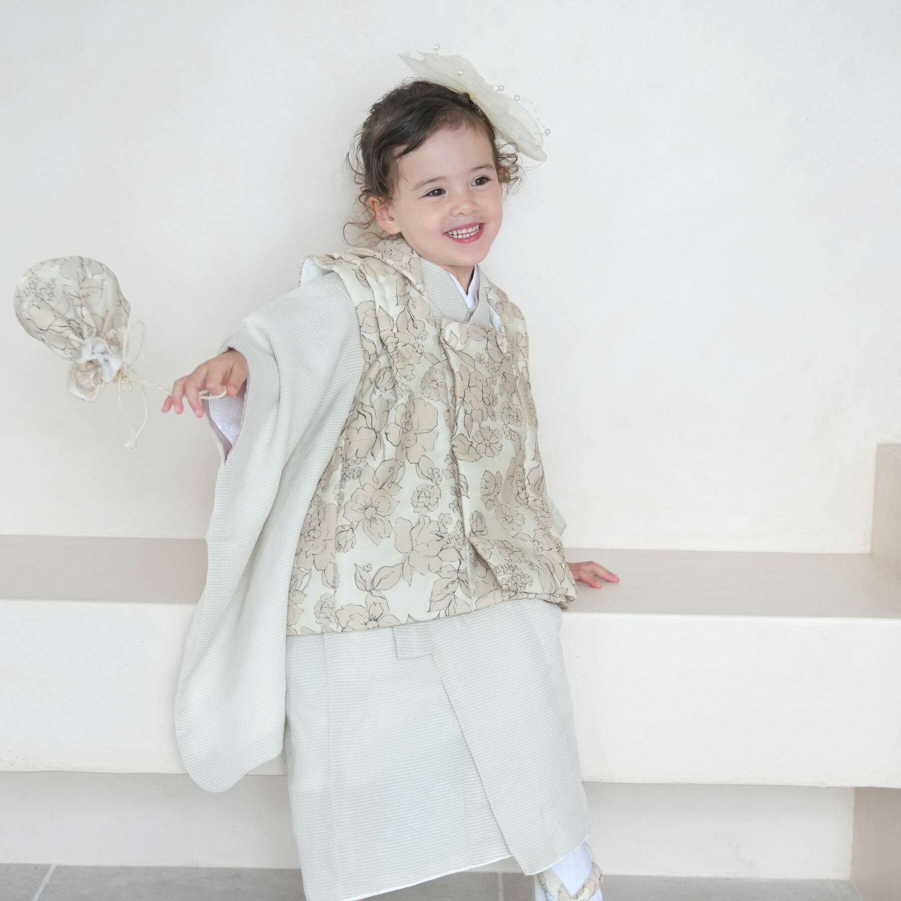 【レンタル】 七五三 3歳 着物 セット utatane 85cm-95cm前後 七五三 往復送料無料 フルセット 花 被布セット ベージュ系 子供 kids アイボリー シアー ジャガード オパール 三歳 三才 女の子 着物 被布 長襦袢 腰紐 巾着 草履 足袋 ヘアアクセ おしゃれ 三つ身