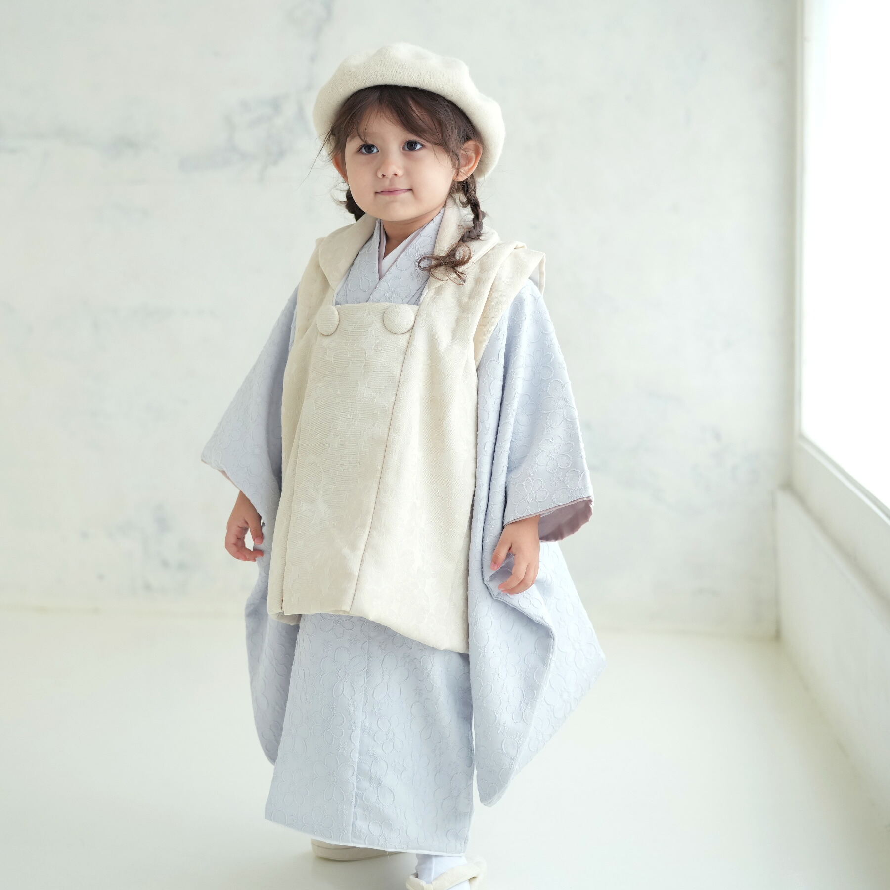 【レンタル】 七五三 3歳 着物 セット かぷり 85cm-95cm前後 七五三 フルセット 花 被布セット 水色系 子供 kids アイボリー 青 ナチュラル かわいい Capri 三歳 三才 女の子 着物 被布 長襦袢 腰紐 巾着 草履 足袋 ベレー帽 祝着 三つ身 往復送料無料｜ひよこ商店