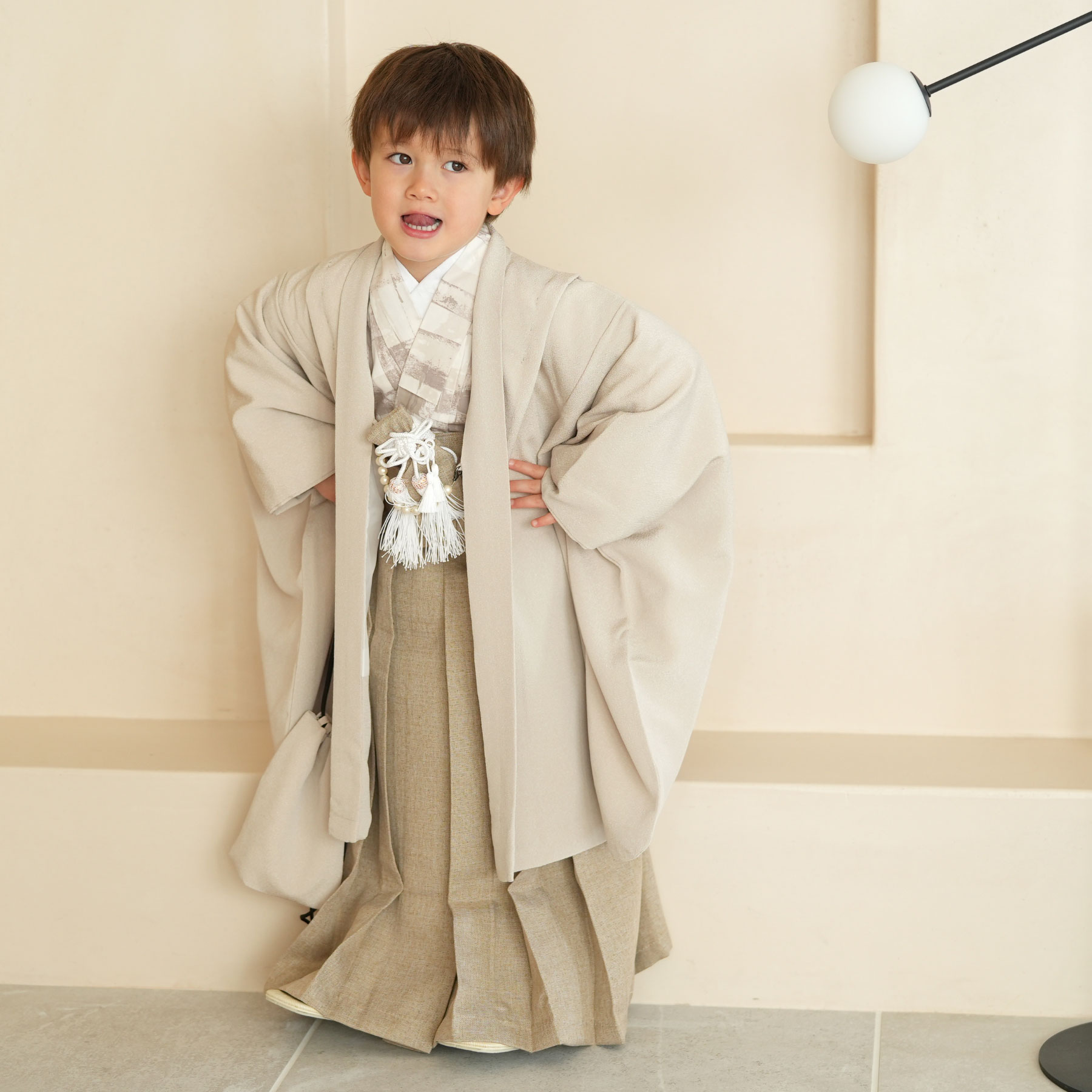 【レンタル】 七五三 5歳 袴 セット utatane 袴60cm(身長105cm-115cm前後) 七五三 着物 セット 格子 アイボリー 子供 キッズ ベージュ ブラウン グレー 袴 男子 五歳 五才 男の子 ちりめん 羽織 袴 着物 長襦袢 角帯 羽織紐 雪駄 往復送料無料|ひよこ商店