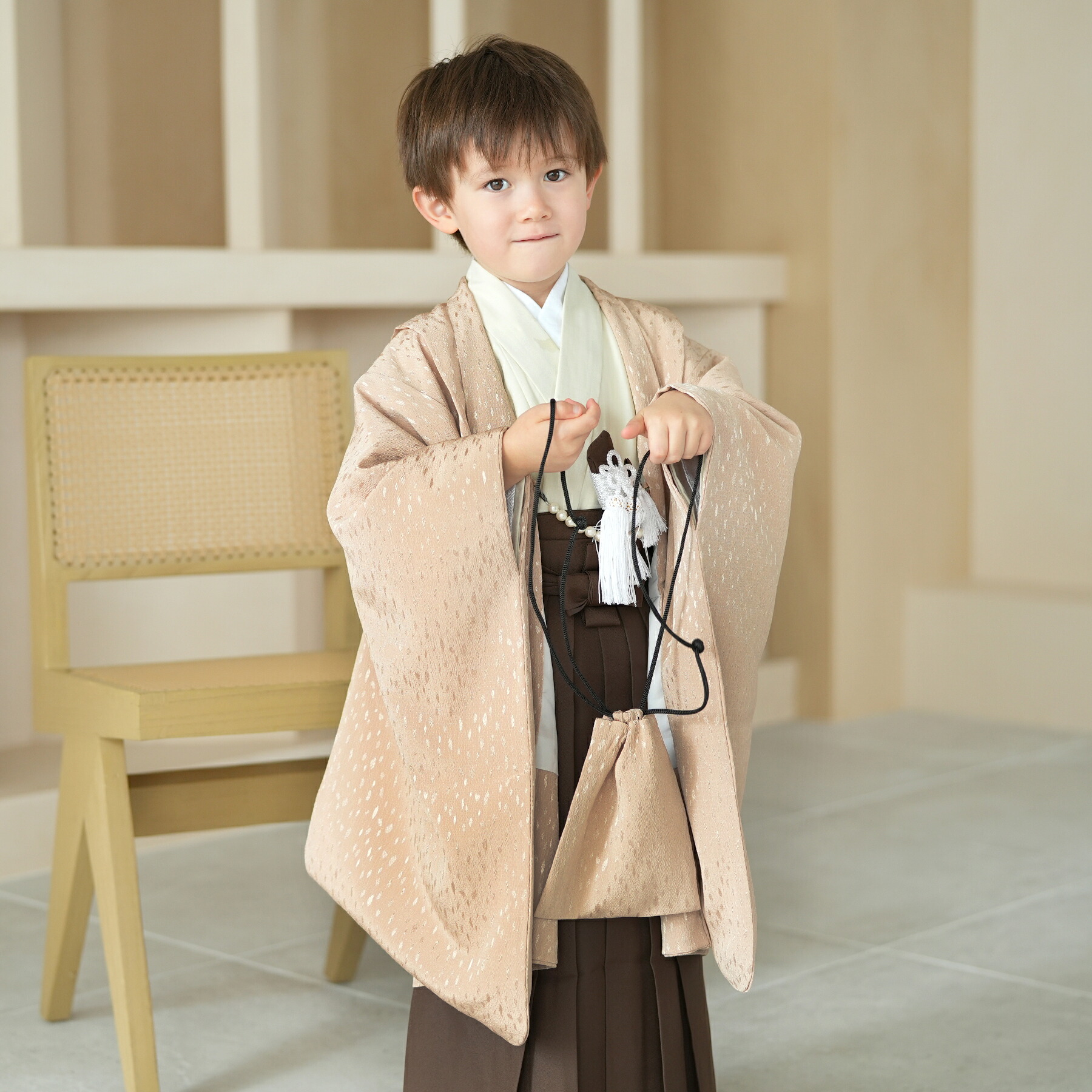 【レンタル】 七五三 5歳 袴 セット かぷり 袴60cm(身長105cm-115cm前後) 七五三 着物 フルセット ベージュ 子供 キッズ 茶 ブラウン ワントーン 男児袴 お祝い着 五歳 五才 男の子 地紋 羽織 袴 着物 長襦袢 角帯 御守 懐剣 往復送料無料|ひよこ商店