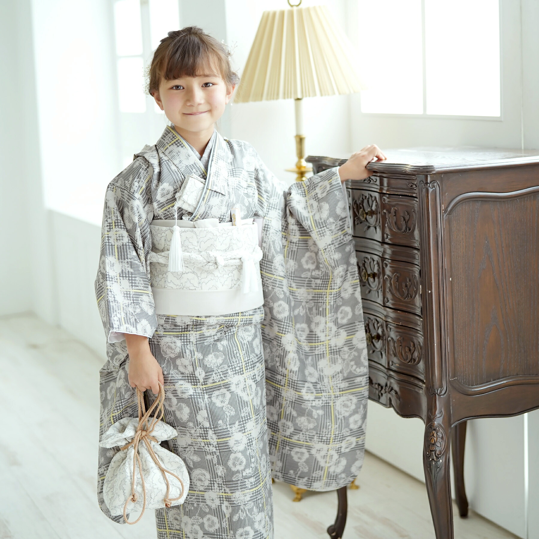 【レンタル】七五三 7歳 着物 セット ひよこ商店 120cm-135cm前後 七五三 7歳 着物 フルセット グレンチェック 四つ身 グレー系 子供 kids 黄色 レース柄 着物 作り帯 志古貴 ハコセコ 草履 バッグ 七歳 七才 7歳 おしゃれ 祝着 ブランド着物