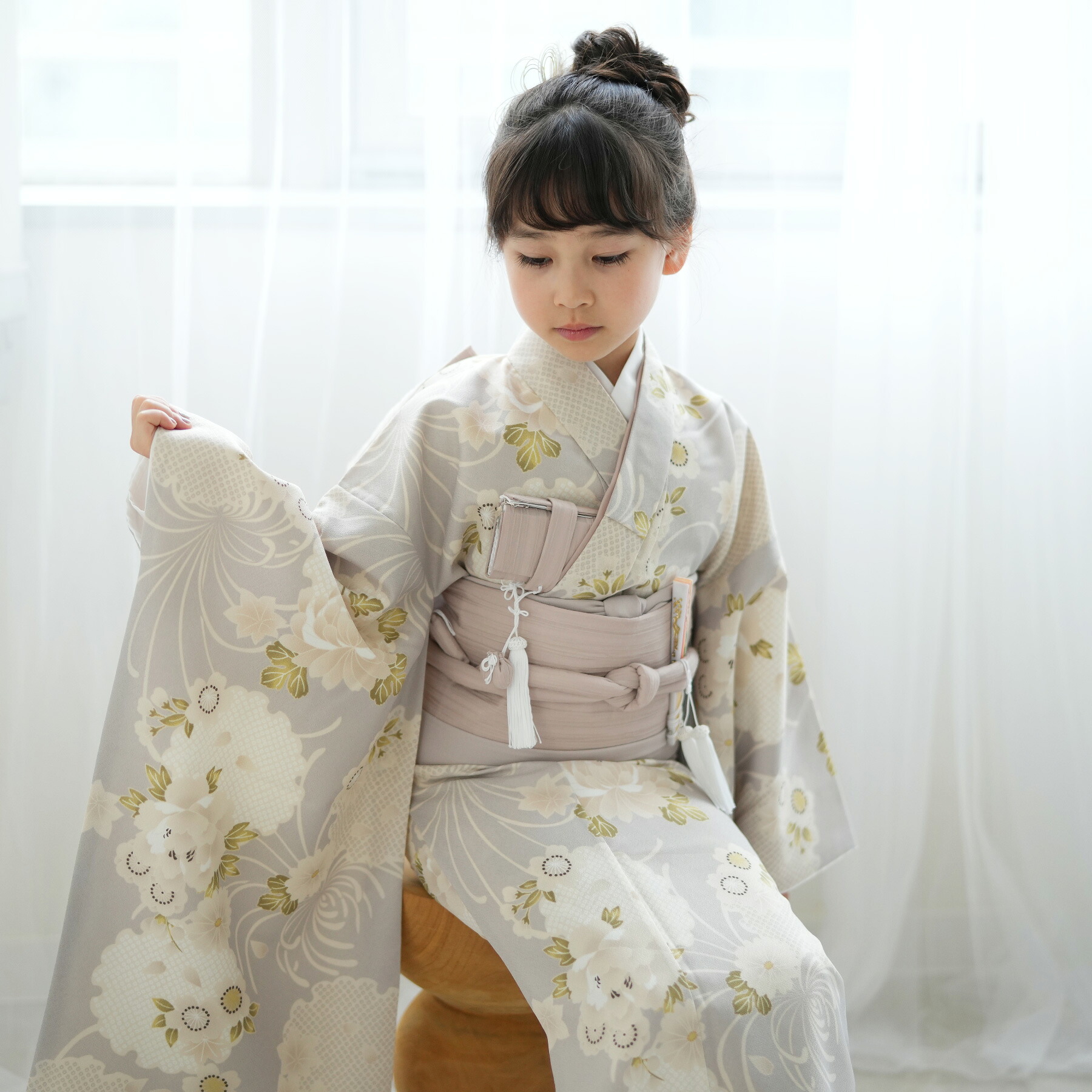 【レンタル】 七五三 7歳 着物 セット ひよこ商店 120cm-135cm前後 七五三 女の子 花 四つ身 振袖 グレー 子供 kids 着物セット お祝い着 記念撮影 フルセット 七歳 七才 7才 日本製作り帯 草履 バッグ びら簪 足袋 往復送料無料