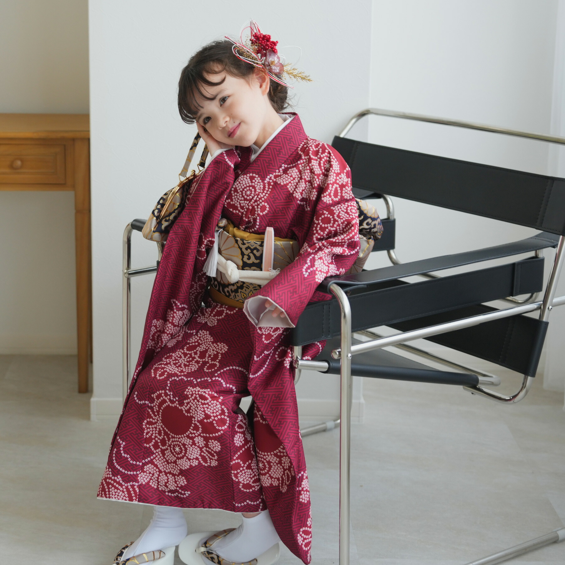 【レンタル】【ひよこ商店 七五三 着物 7歳 女の子 四つ身　えんじの絞り柄】着物セット 子供 kids 四つ身 お祝い着 七歳 七才 女の子 女児 着物 日本製作り帯 長襦袢 志古貴 ハコセコ 草履 バッグ びら簪 新品足袋プレゼント 往復送料無料