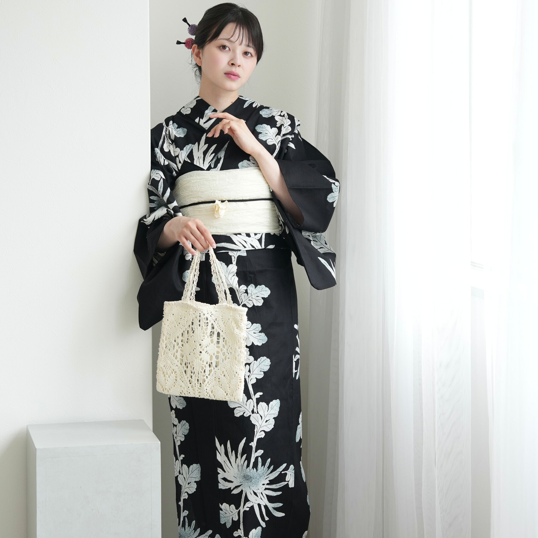 浴衣 セット セパレート二部式 【黒地に伸びる菊 utatane 高級変わり織 浴衣・帯・下駄付き 3点セット】 簡単着付け フリーサイズ 国産生地・国内染色 希少図案を現代に復刻｜ひよこ商店