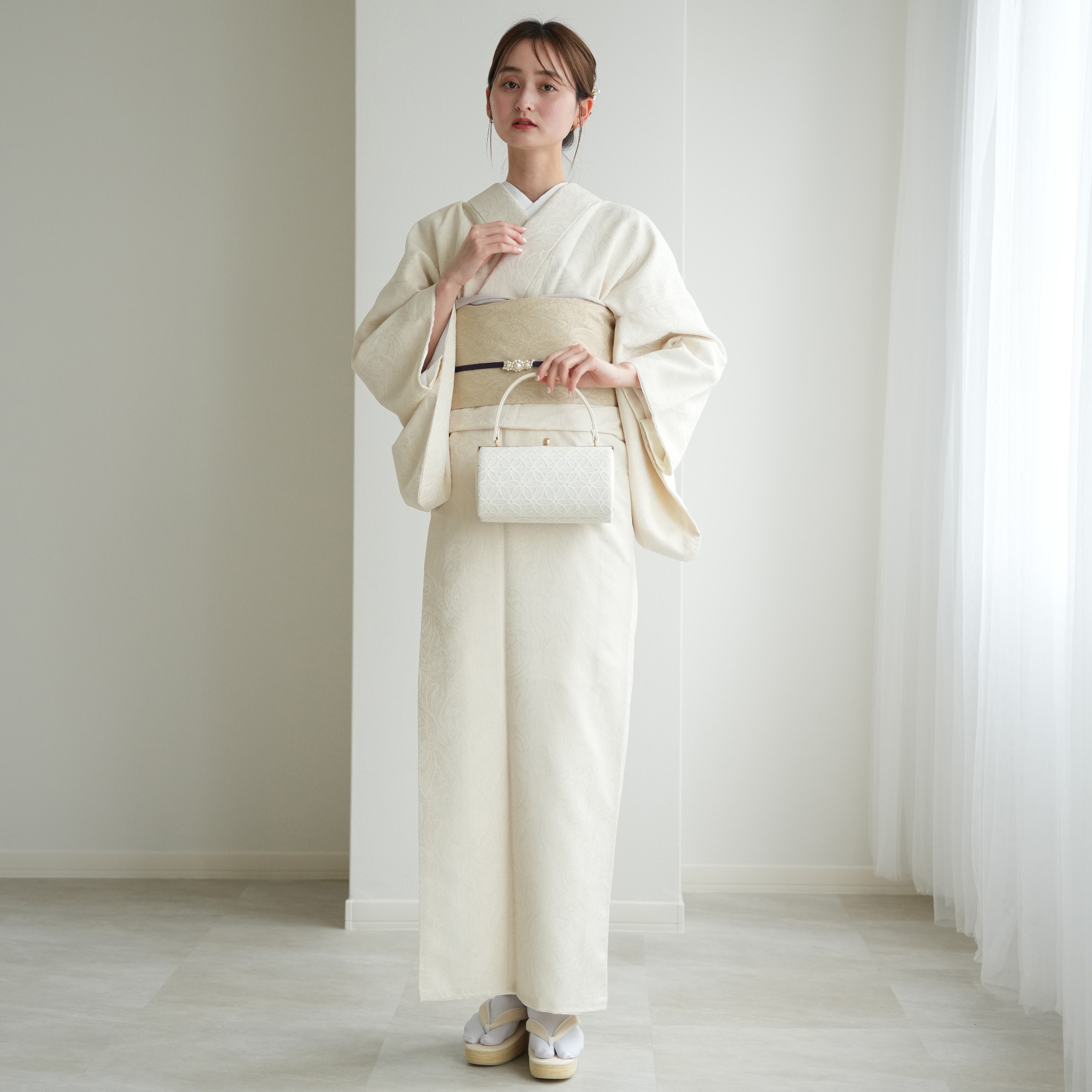 【utatane 日本製 ファブリック着物 更紗ジャガード・ペイズリー オフホワイト】 着物単品 国産 袷着物 小紋 フリーサイズ レディース 女性 七五三 ママ 母 家族撮影 記念写真 ファミリーフォト 国産生地 春 秋 冬 お洒落着 カジュアル お仕立て上がり|ひよこ商店