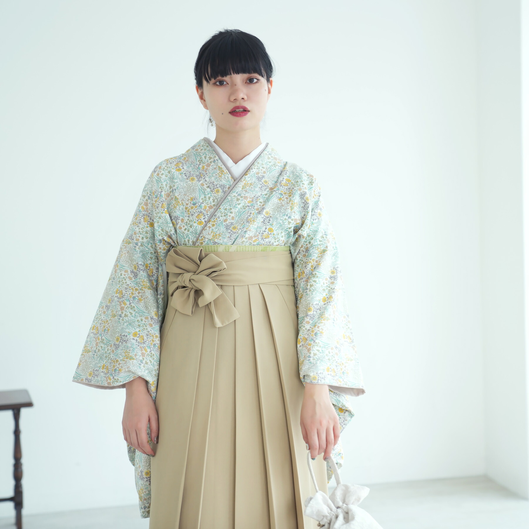 【販売用ページ】 2尺袖着物 袴 2点セット utatane 袴91-99cm(身長153-170cm) 袴セット 卒業式 大学生 着物 花 女性 購入 女性 ladies 紫 黄色 緑 ボタニカル ぼかし グラデ おしゃれ 個性的 重ね衿縫い付済 専門学校 卒服|ひよこ商店