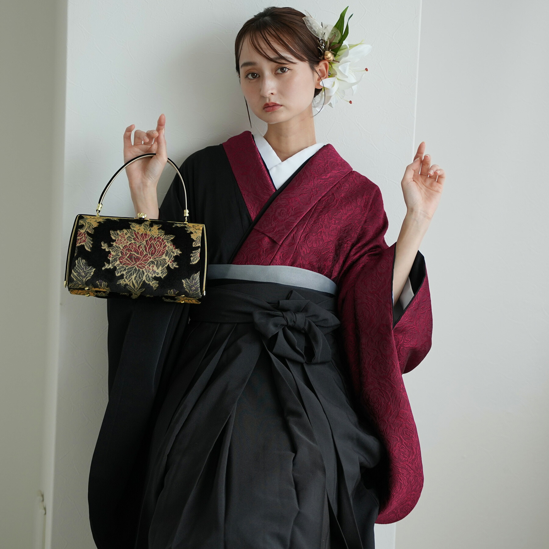 卒業式 袴セット レディース 販売 二尺袖着物＋袴 2点セット 【utatane 半身 密か紅&times;ブラック】 袴91cm・95cm（身長153-163cm） えんじ 赤 黒 アシンメトリー 女性 大人 大学生 専門学生｜ひよこ商店