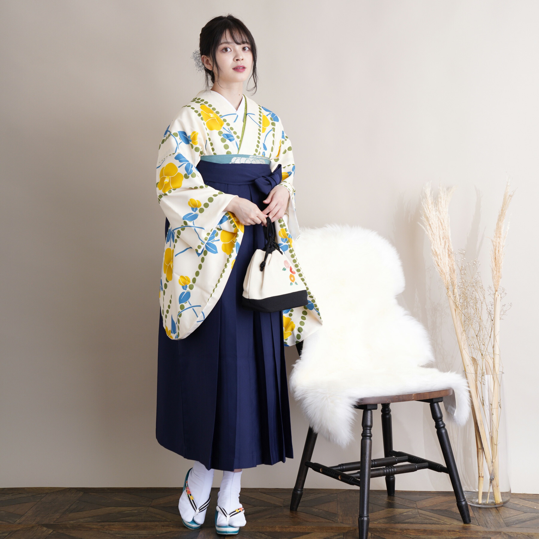 【リサイクル着物セット】2尺袖着物 袴 2点セット ニコアンティーク 袴91cm（身長153-158cm） 袴セット 卒業式 大学生 着物 女性 重ね衿縫い付済 中古 USED 販売 着物と袴の2点セット 謝恩会 おしゃれ 水玉 黄色 椿 白系