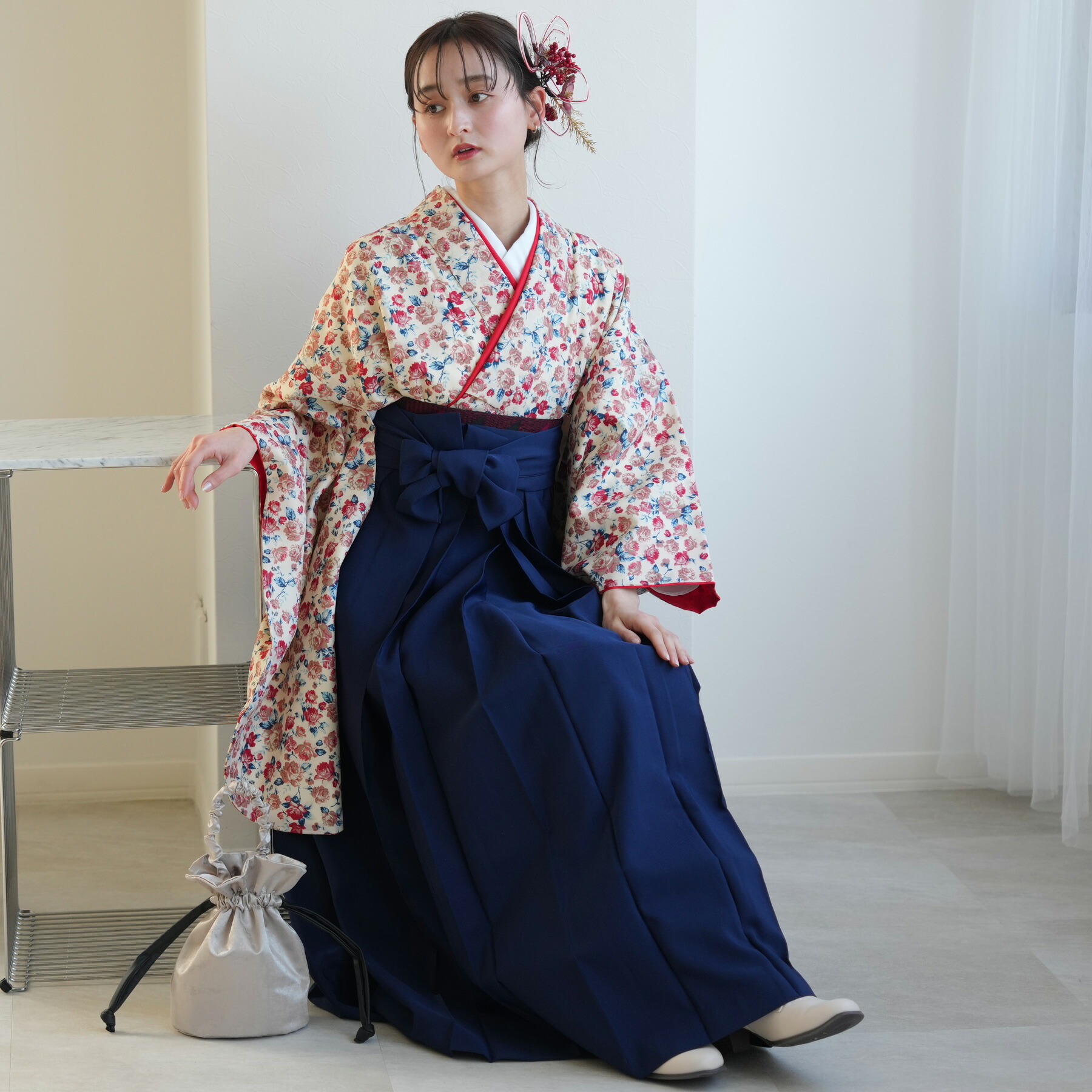【リサイクル着物セット】2尺袖着物 袴 2点セット ひよこ商店 袴91cm（身長153-158cm） 袴セット 卒業式 大学生 着物 女性 重ね衿縫い付済 中古 USED 販売 着物と袴の2点セット 謝恩会 おしゃれ 赤系 花柄 バラ