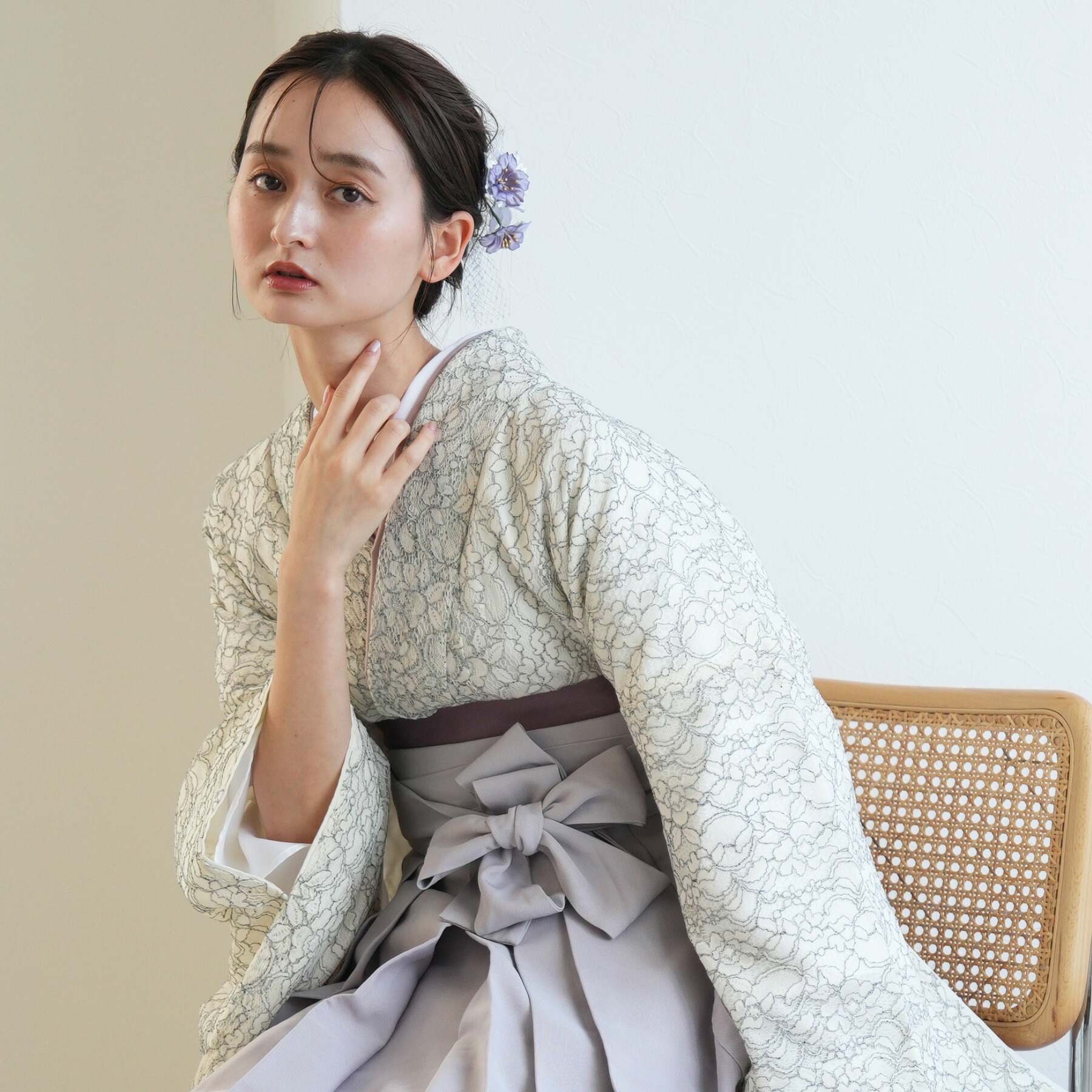 【リサイクル着物セット】2尺袖着物 袴 2点セット utatane 袴91-95cm（身長153-163cm） 袴セット 卒業式 大学生 着物 女性 重ね衿縫い付済 中古 USED 販売 着物と袴の2点セット 謝恩会 おしゃれ オフ白 フラワーレース