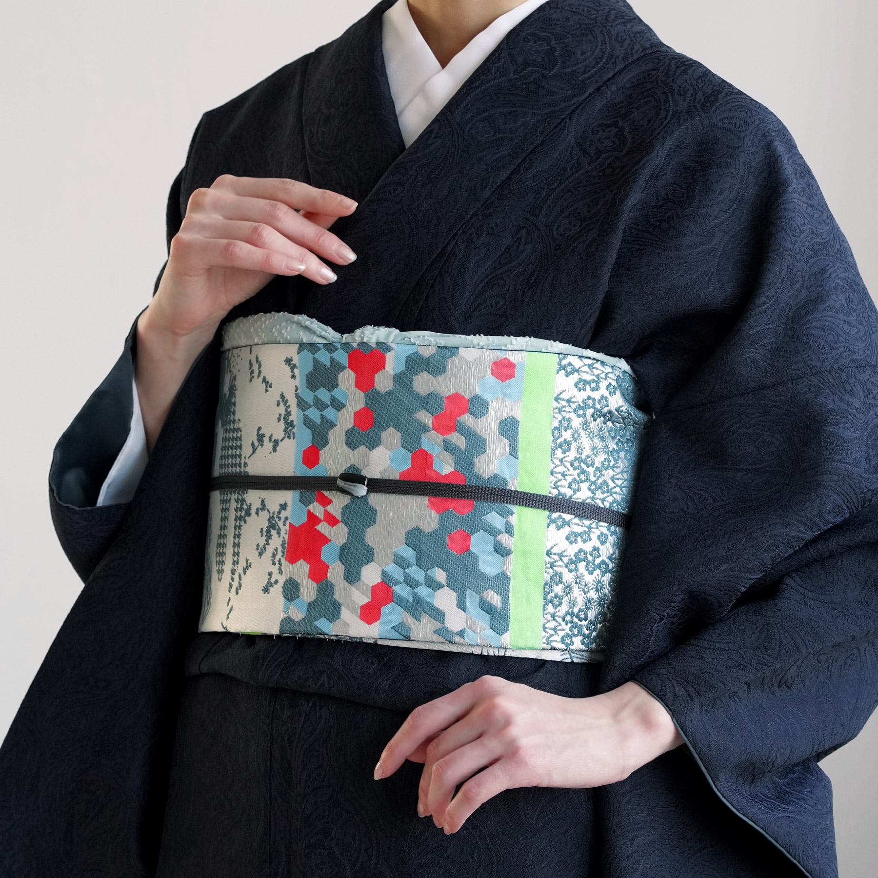 【ニコアンティーク 細帯 継ぎはぎの後景】 半幅帯 単品 数量限定 浴衣 着物 小紋 景色 浮世絵風 花 亀甲 蝶々 オフ白 赤 グレー シルバー 金襴 日本製 女性 レディース 個性的 お洒落 カジュアル カッコいい 大人 モダン