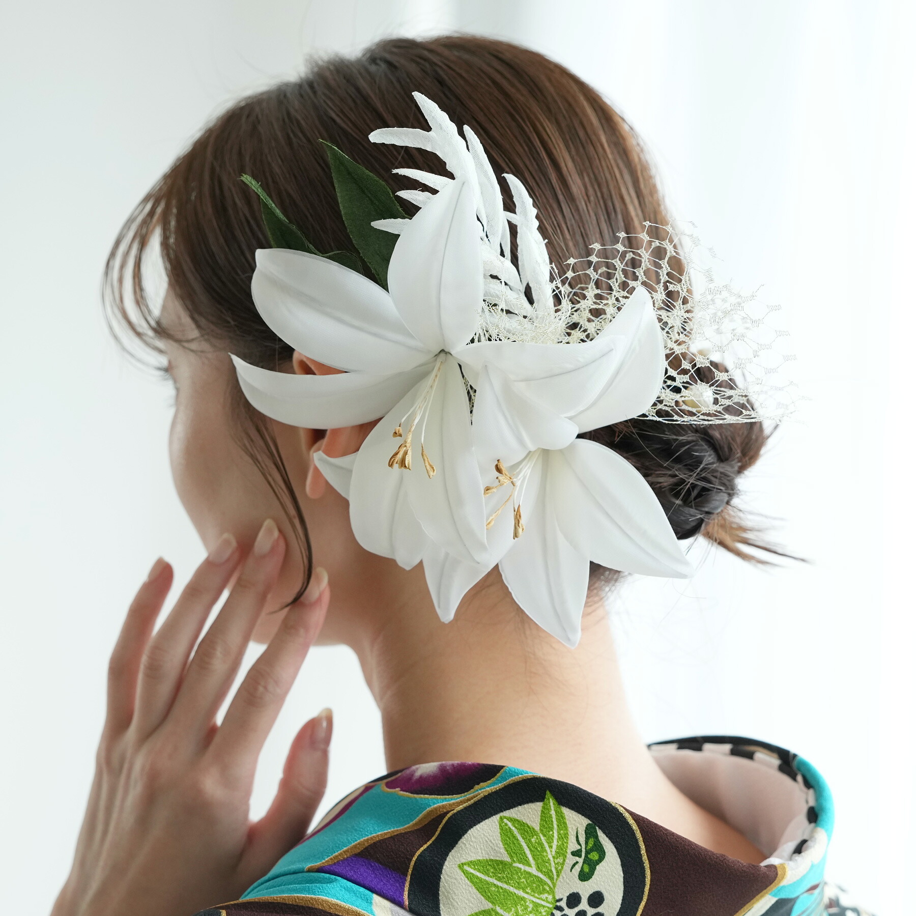 【髪飾り Uピン6本セット　ビッグボリューム百合　チュールヴェール】ヘアアクセ 房　大正ロマン レトロ 白 ゴールド モード アンティークカラー 振袖 袴 成人式 卒業式 記念撮影 写真 ヘアアレンジ 日本製 国産