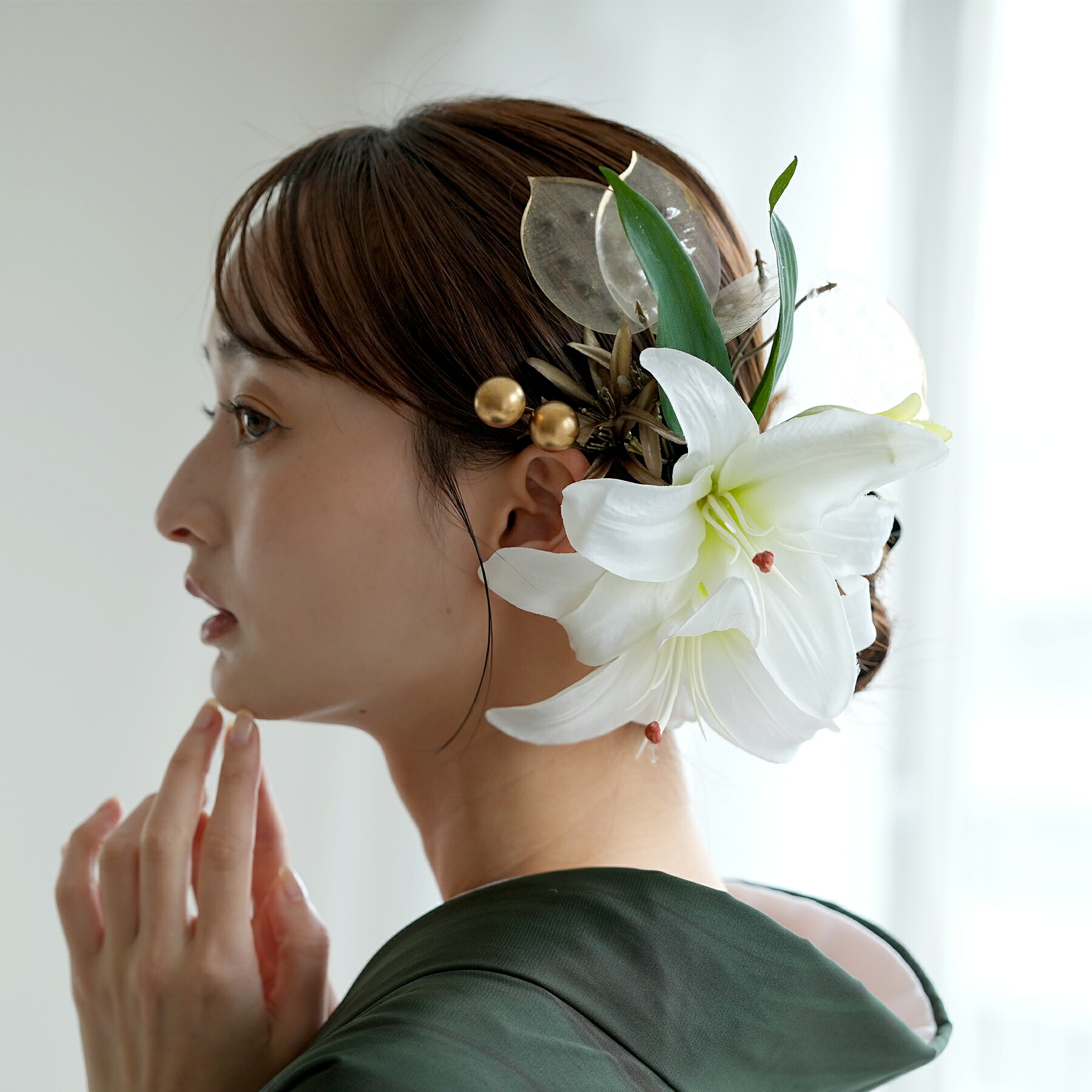 【髪飾り Uピン9本セット　ビッグボリューム百合　うるつやクリアリーフ＋ゴールドの実】ヘアアクセ 大正ロマン レトロ 白　ゴールド　モード アンティークカラー 振袖 袴 成人式 卒業式 記念撮影 写真 ヘアアレンジ 日本製 国産