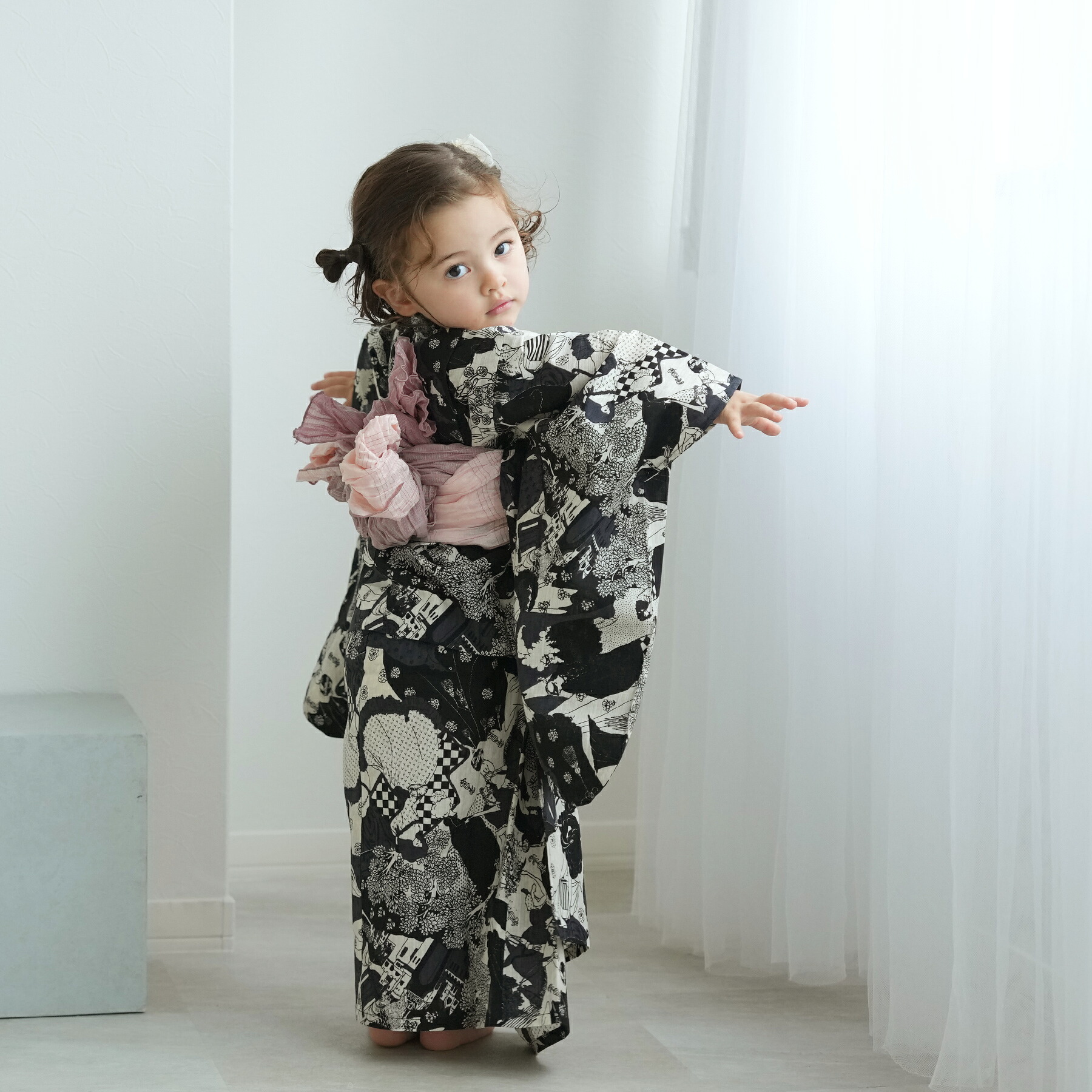 【ニコアンティーク kids 高級変わり織 子供浴衣3点セット 女の子 幻想戯曲 ブラック】 個性派きものブランドNicoAntiqueの新作 こども浴衣セット ( ゆかた・帯・下駄 ) 3歳 4歳 5歳 6歳 7歳 8歳 9歳 10歳 レトロ キッズ 国産生地 国内染色