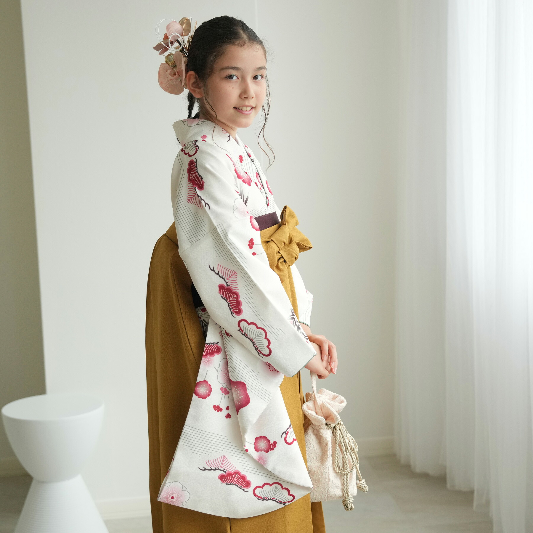 【ひよこ商店 ジュニア 袴 2点セット 元禄梅模様 白】 二尺袖着物 はかま 着物セット 販売 卒業式 小学生 小学校 低身長さん 子供 キッズ 女子 袴83cm（身長138-145cm）袴87cm（身長145-152cm） 重ね衿縫い付済