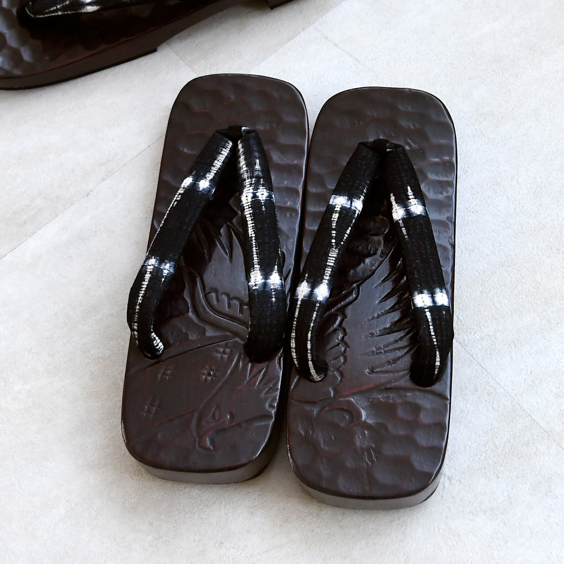 楽天市場】下駄 メンズ 単品「鷹 利休色」 鎌倉彫右近下駄 日本製 桐