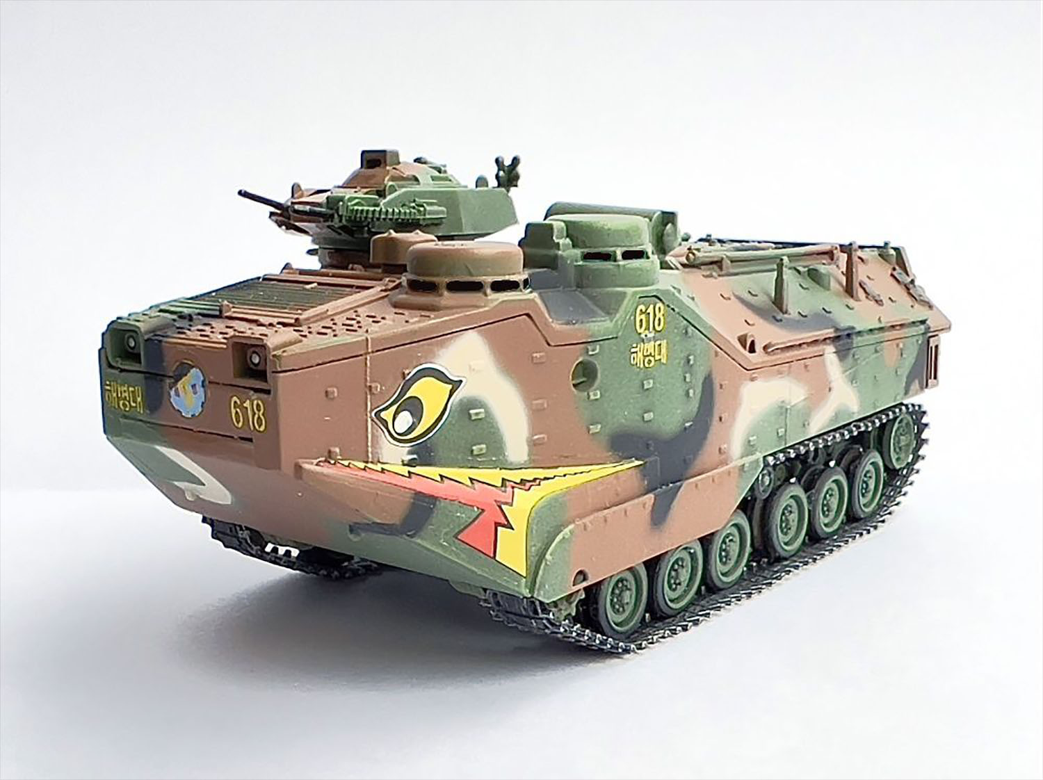 ドラゴン 1/72 大韓民国 海兵隊 水陸両用車 AAVP-7A1 完成品 DRR63117