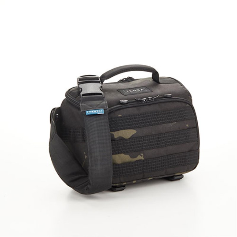 ＼最大400円OFFクーポン！7日9:59迄／TENBA Axis v2 4L Sling Bag MultiCam Black V637-761 カメラバッグ [▲][AS]