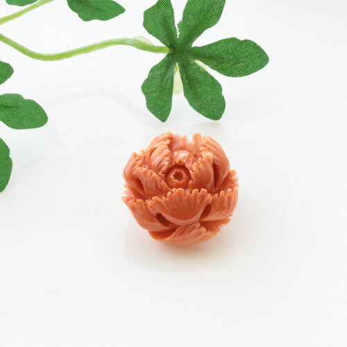 山川　明崩　作　ピンクサンゴ（桃珊瑚）　牡丹　花彫り　ブローチ　メッキ 金具｜ジュエリーショップ　はな