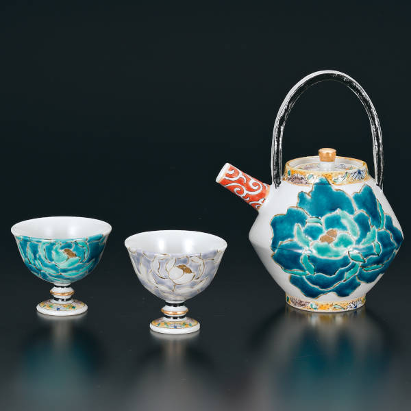 佐藤剛志 九谷焼酒器揃（徳利＆盃セット）碧紫牡丹図 AP8-7036｜九谷陶芸　北山堂　店