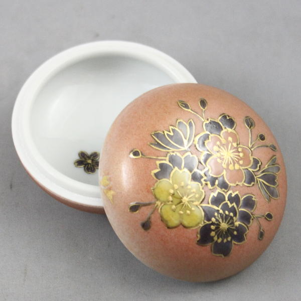 楽天市場】関山 九谷焼糸巻香合 仁清垣菊 [茶道具 お香] : 九谷陶芸