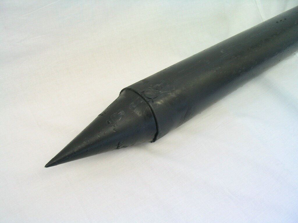解凍手道具・脂製杭 脂製杭 鋼管入全能杭：φ80×2100粍 2本入り口・入口【丸杭】【土留め】【お知らせ】【OB杭】【生け垣杭】【庭まわり】【花やしき】【運動場】【縄索柵】【チェーン店柵】