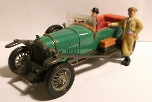 【送料無料】ホビー　模型車　車　レーシングカー ウスターベントレー1960 s corgi classics world of wooster bentley amp; original jeeves amp; bertie figures