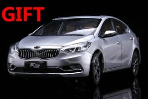 【送料無料】ホビー　模型車　車　レーシングカー モデルキアシルバーcar model kia k3 118 silver small gift