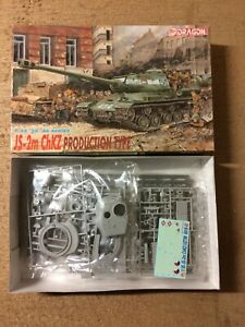 【送料無料】ホビー　模型車　車　レーシングカー ドラゴンロシアヘビースターリン135 dragon 6018 char lourd russe is2m js2m chtz stalin armee rouge rare chkz