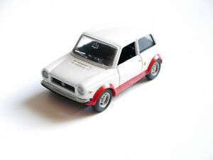 【送料無料】ホビー　模型車　車　レーシングカー ホワイトアバルトマニュアルハンドメイドautobianchi a112 abarth dans white, transformationtravail manuel reconstruitshandmade dans 143