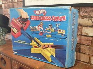 【送料無料】ホビー　模型車　車　レーシングカー ヴィンテージクラッシュvintage annees 1970 hotwheels criss cross crash set
