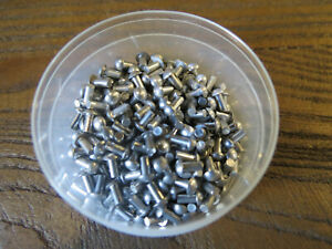 【送料無料】ホビー　模型車　車　レーシングカー リベットアルミシャーシdinky toyssolido 1000 rivets aluminium pour restauration chassis 2x4mm