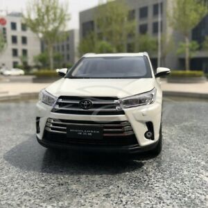 【送料無料】ホビー　模型車　車　レーシングカー モデルトヨタホワイトcar model all toyota highlander 2018 118 white small gift