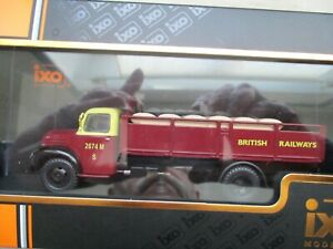 【送料無料】ホビー　模型車　車　レーシングカー ミニチュアフォードトラックテムズボックスminiature camion ford thames et6 1953 tru018 143 boite plexi british railways