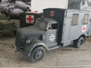 【送料無料】ホビー　模型車　車　レーシングカー forces of valor ww2 unimax metal ambulance