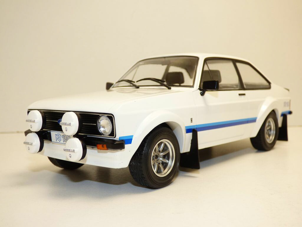 【送料無料】ホビー　模型車　車　レーシングカー フォードエスコートford escort rs1800 blanc rhd mkii 118
