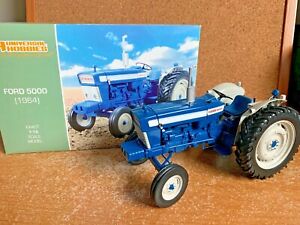 【送料無料】ホビー　模型車　車　レーシングカー ユニバーサルフォードトターuniversal hobbies 116 ford 5000 tracteur