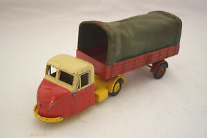 【送料無料】ホビー　模型車　車　レーシングカー ビンテージモデルメタルトレーラーbudgie jouets vintage modele en metal scammel trailer n replique budgi t