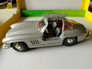 【送料無料】ホビー　模型車　車　レーシングカー メルセデスmercedes 300 sl 1954 burago 118