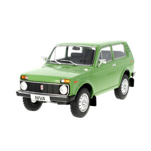 【送料無料】ホビー　模型車　車　レーシングカー ラダsクルマスケールモデル mcg18111 lada niva vert masstab 118 maquette de voiture neuf
