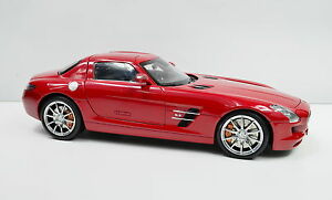 【送料無料】ホビー　模型車　車　レーシングカー メルセデスベンツスケールmercedesbenz sls amg annee 2011 rouge echelle 118 de welly