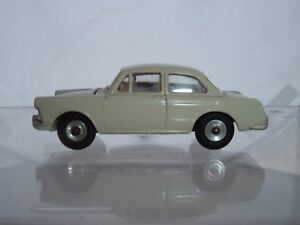 【送料無料】ホビー　模型車　車　レーシングカー フォルクスワーゲンビンテージdinky toys 144 volkswagen 1500 propre vintage voir photos