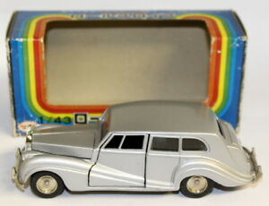 【送料無料】ホビー　模型車　車　レーシングカー スケールヴィンテージロールスロイスシルバーモデルsakura echelle 143 vintage 7 rolls royce silver wraith argent voiture modele