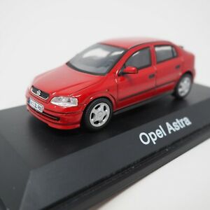 【送料無料】ホビー　模型車　車　レーシングカー schuco 143 opel astra rouge