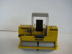 【送料無料】ホビー　模型車　車　レーシングカー ローラー＃コンラッドbomag bw 200 rouleau 29502 conrad 124