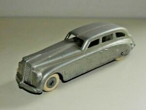 【送料無料】ホビー　模型車　車　レーシングカー ビンテージアメリカジャンボシルバーセダンvintage tootsietoy usa silver jumbo berline jouet voiture streamlinefuturiste f699