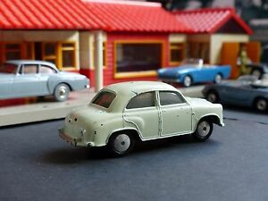 【送料無料】ホビー　模型車　車　レーシングカー コーギーモリスcorgi toys 202m morris cowley dans vert pale