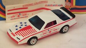 【送料無料】ホビー　模型車　車　レーシングカー ホットホイールポンティアックボックスミントhot wheels pontiac firebird 143 mint in box